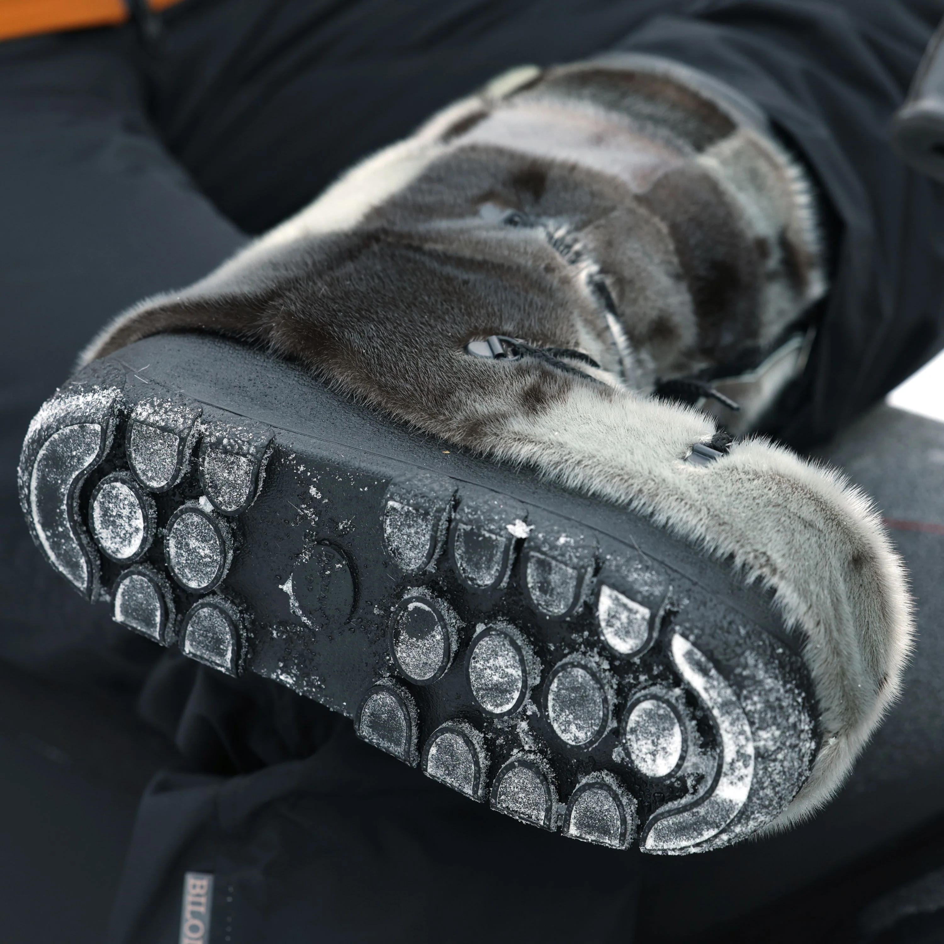 Bottes en fourrure de loup marin "style damier" - Femme - Image 5